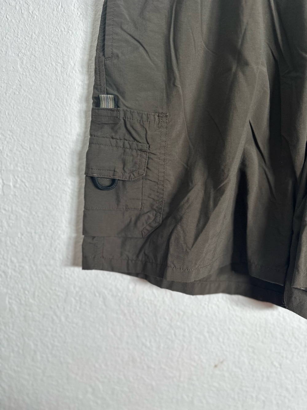 Columbia Women’s Nylon Cargo Shorts Size L - Picture 3 of 6